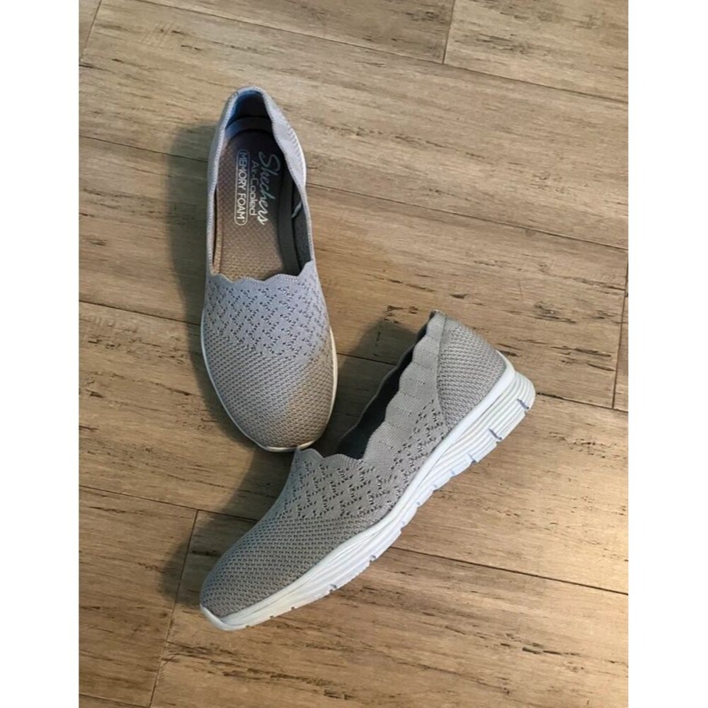 Skechers scallop edge knit memory foam taupe women’s loafers
